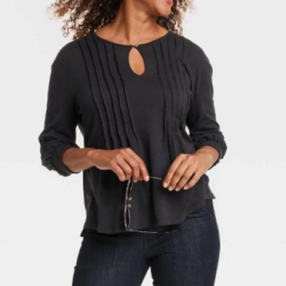 Knox Rose Women's Pintuck 3/4 Sleeve Shirt - Picture 2 of 6